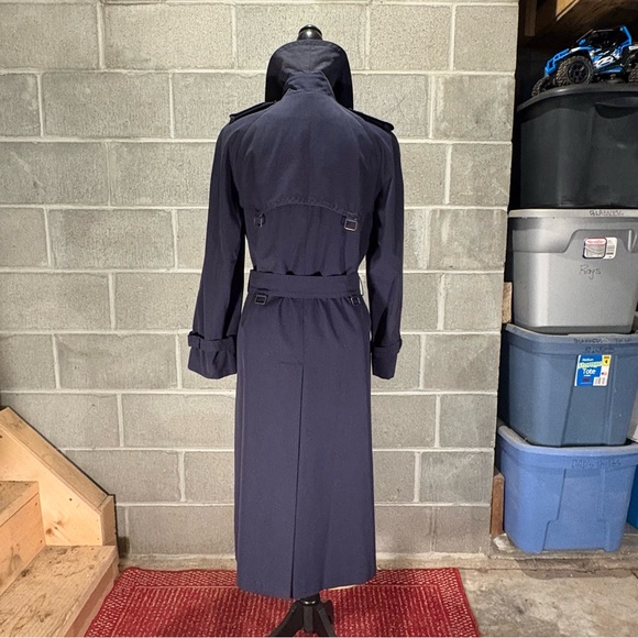 Entienne Aigner trench coat. - Picture 8 of 14